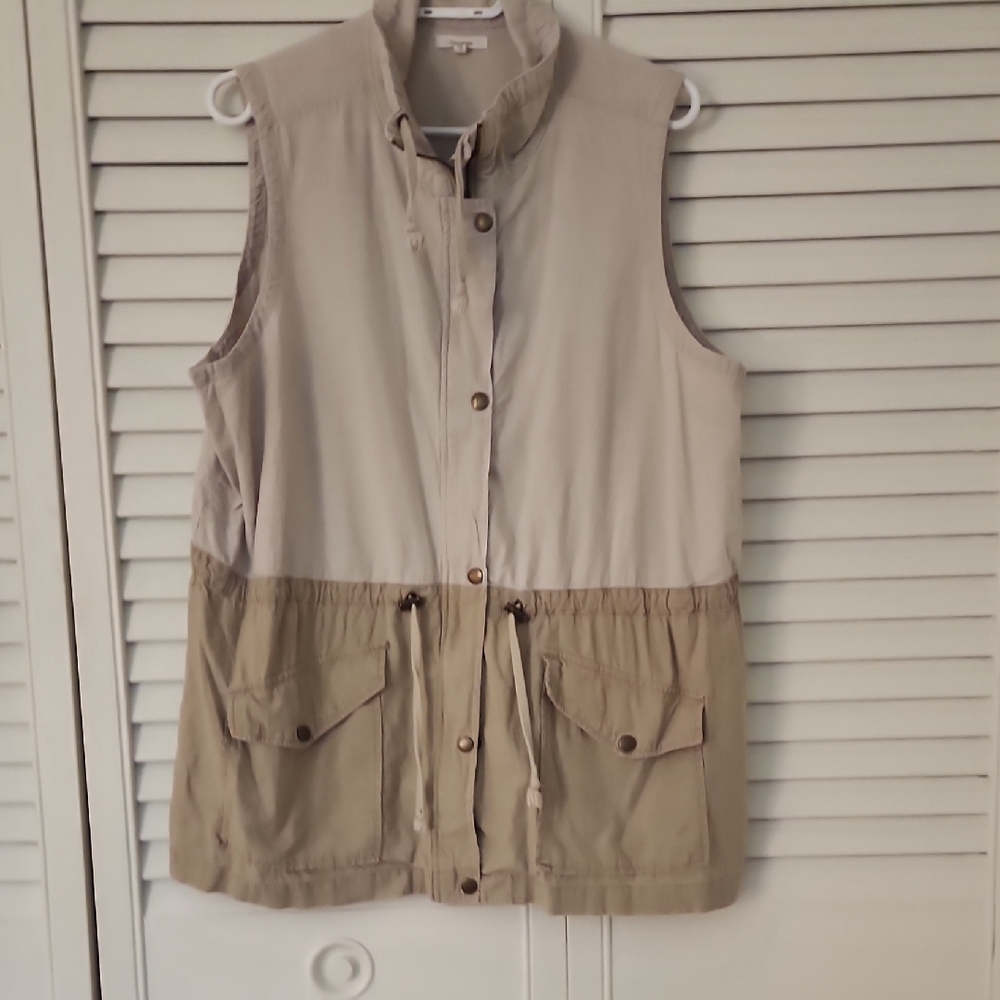 Maurices Cream and Tan Utility Vest. Linen Blend.